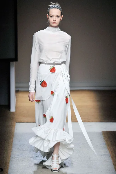 Look 7